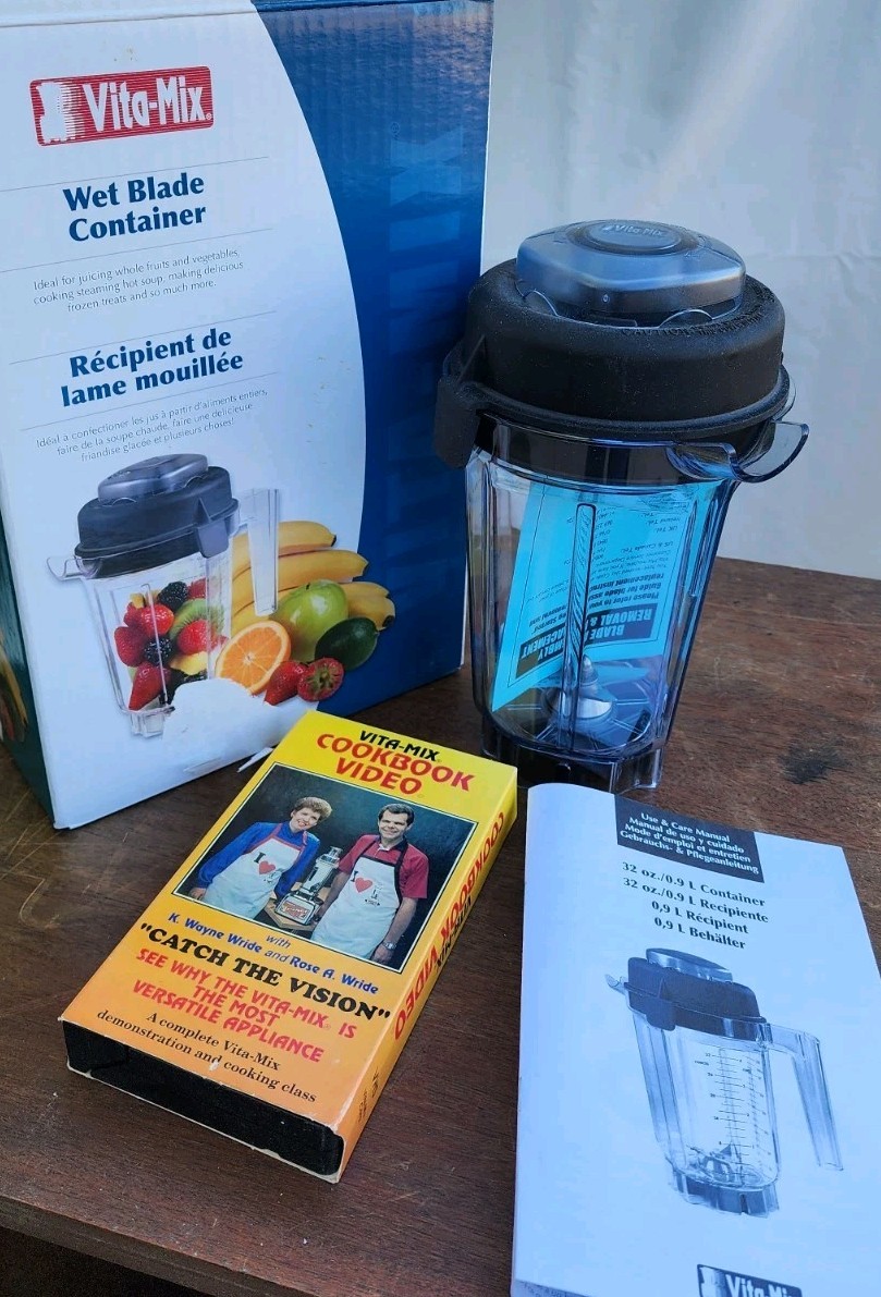 VitaMix 001195 32 oz Container Assembly w/ Wet Blade Container