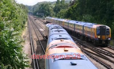 FOTO DREI SIEMENS DESIRO 4-WAGEN KLASSE 450 EMUS MIT 450047 FÜHREND 450071 UND