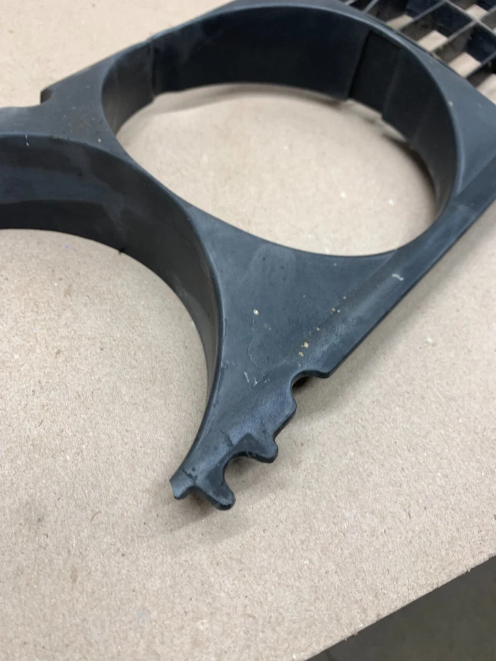 76-78 1977 1978  1979 HONDA ACCORD GRILL PLASTIC TRIM COVER FRONT 62301-671-010 - Image 2 of 4