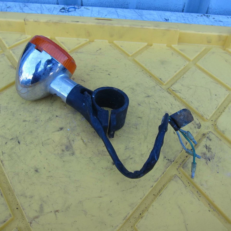 1987 Honda Magna 700 VF700C INDICADOR DE SETA DIANTEIRO FABRICANTE DE EQUIPAMENTO ORIGINAL - Imagem 3 de 4