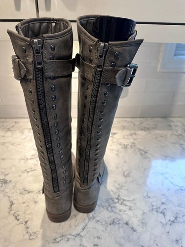 Madden Girl Moda Marrón Botas Hasta la Rodilla Hebillas Cremallera Completa Talla 6 - Imagen 3 de 5