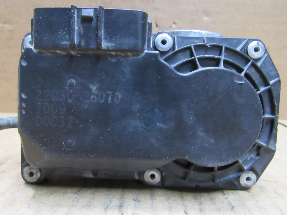 Conjunto de carrocería de acelerador Scion XB 2007 2008 2009 2010 2,4 OEM 22030-28070 Foto 3 de 4