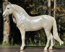 Breyer Horse Duende Winterfest TB Trueno 2023 exclusivo en línea