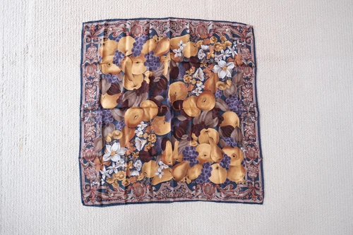 Foulard vintage Christian Dior en soie