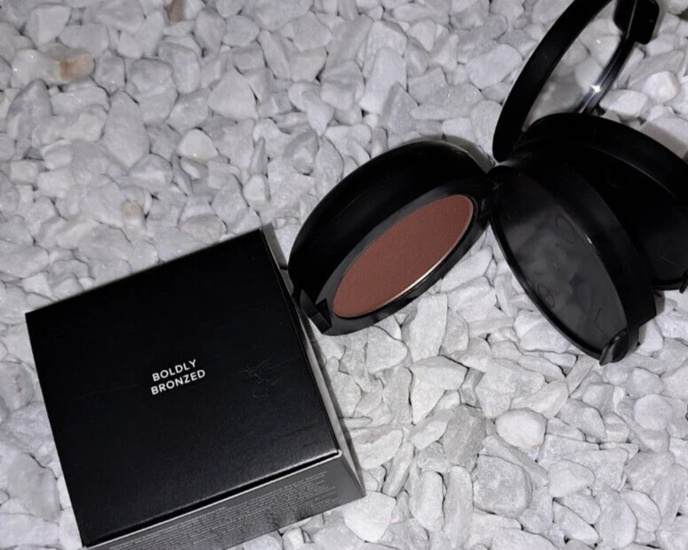 YOUNIQUE TOUCH Pocket Palette Farbe Boldly Bronzed 12g Rouge Highlighter Lippen  - Bild 3 von 4