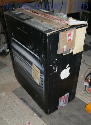 Boxed Apple Macintosh computer with 2x 3.2Ghz Xeon 4core CPU, 10GB, 8800GT 