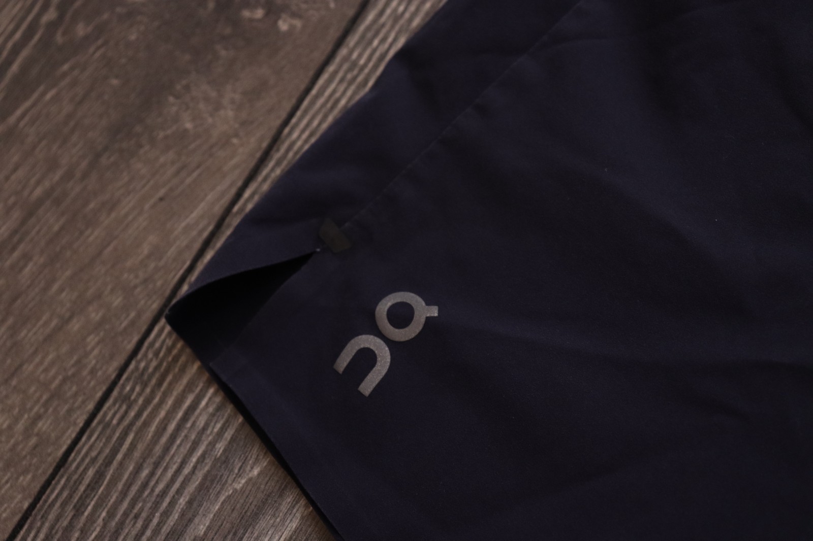 ON RUNNING CLOUD MENS SMALL PERFORMANCE HYBRID SH… - image 2