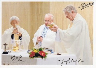 Original signiertes Foto Joseph Cardinal Zen & Lucas Kardinal Van Looy