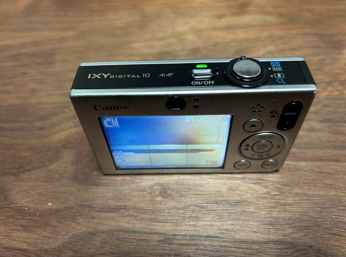 【IXY】Canon IXY Digital 10 Canon IXY Digital 10 7.1MP Digital Camera - Silver for sale online