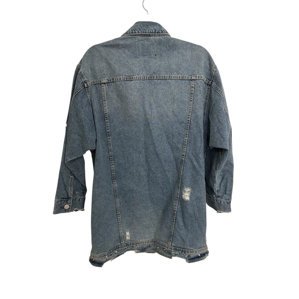 Chaqueta de mezclilla Blank NYC para mujer grande azul Jean con tachuelas desgastado algodón de gran tamaño Foto 2 de 4