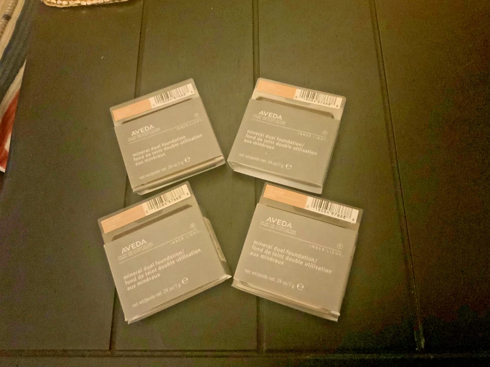 Base doble mineral Aveda Inner Light Aster 02 descontinuada NUEVA NUEVA EN CAJA Foto 3 de 4