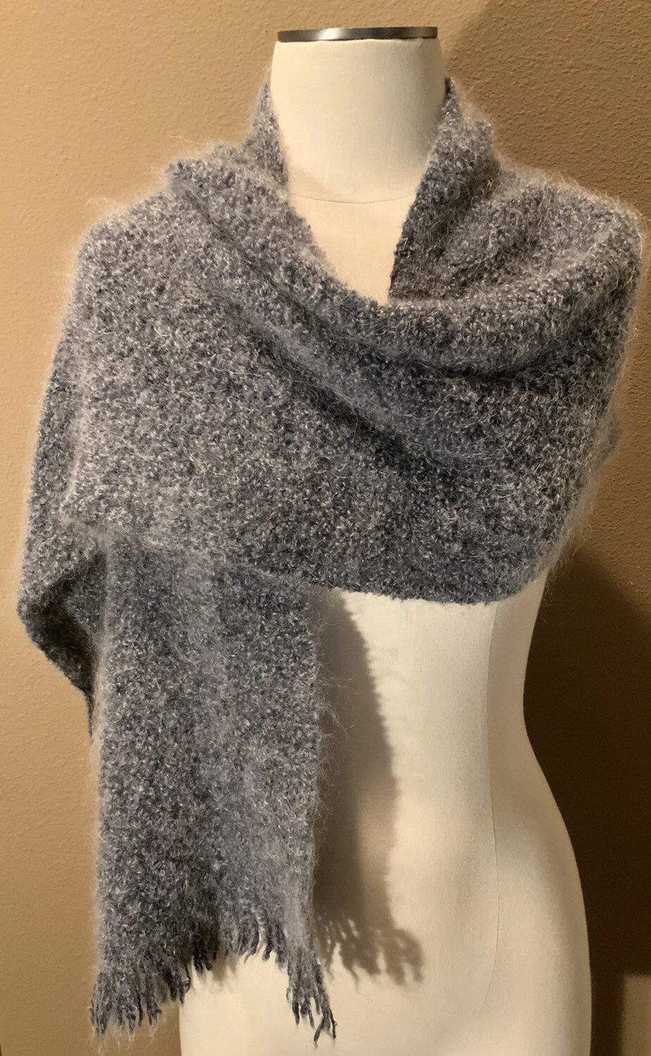 68”x17” MUCROS Weavers Workshop Killarney Ireland Textured Gray Scarf W Fringe