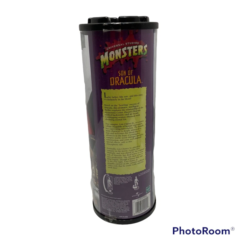 Son of Dracula Universal Studios Monsters Hasbro Signature Series New Base Moves - Image 3 of 4