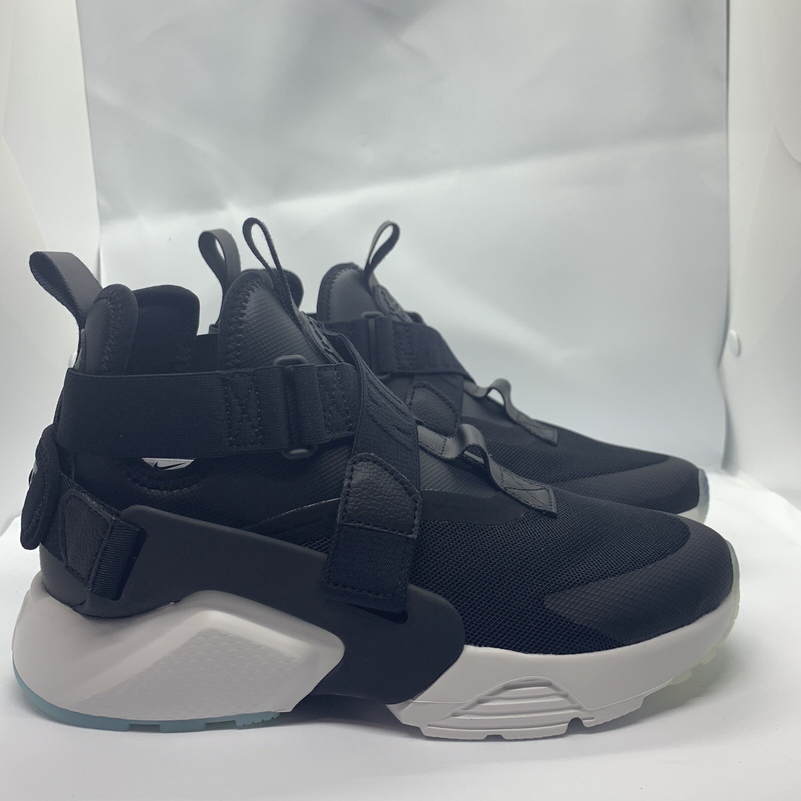 black nike huarache size 6