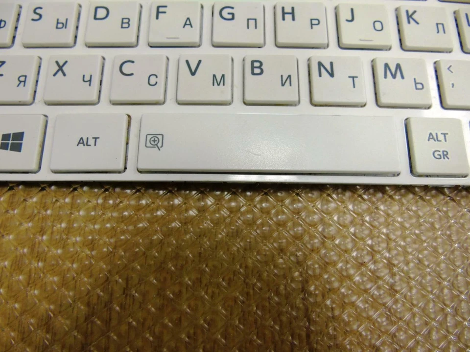 Genuine Toshiba C70-A-M3W Laptop Russian White Keyboard MP-11B56SU-9201A - Image 2 of 4