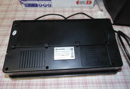 Trituradora Destructora de papel documentos Swordfish 700DC Diamond Cut Shredder - Imagen 4 de 5