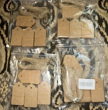 Etiquetas de regalo de papel con cadena etiquetas colgantes marrones en blanco. 400 etiquetas