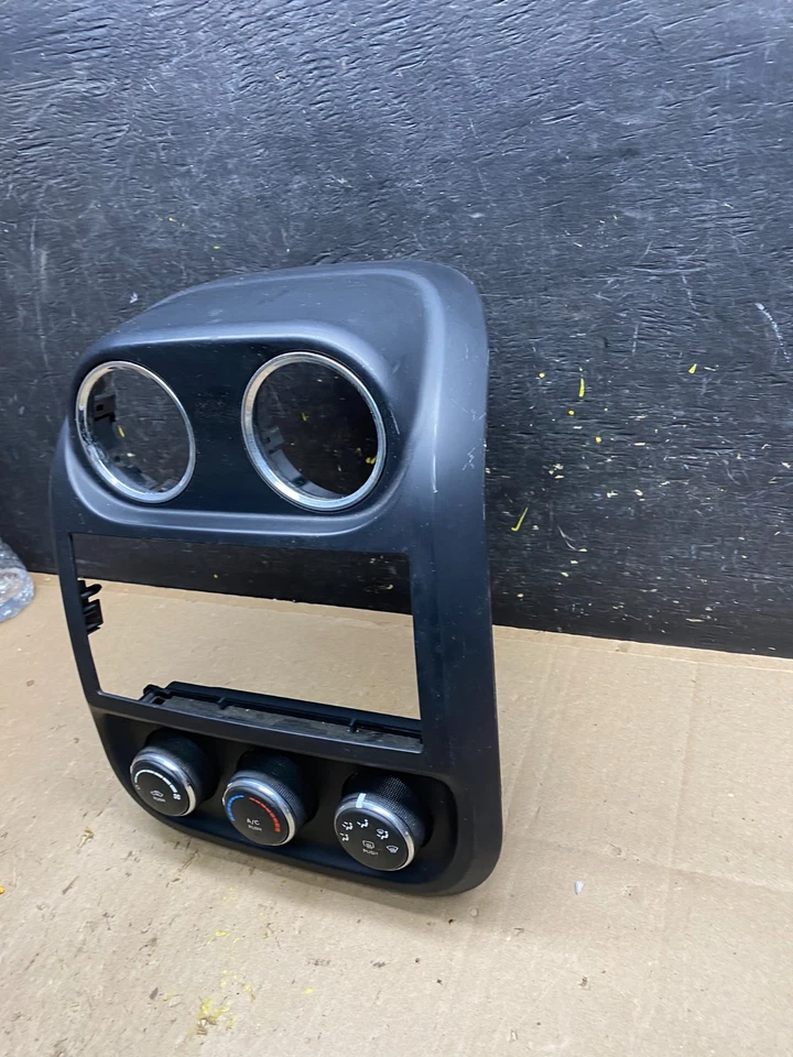 2011 to 2017 Jeep Compass Dash Climate Temperature Control Radio Bezel u4895 DG - Image 3 of 4