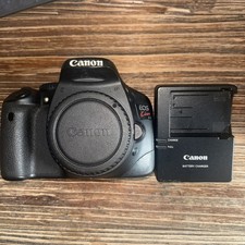 CANON EOS Kiss x4 digital camera  Excellent 