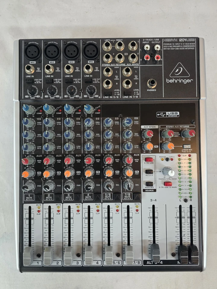 Behringer Xenyx 1204USB Mezclador de 12 entradas 2/2 buses con cable de alimentación Foto 2 de 4