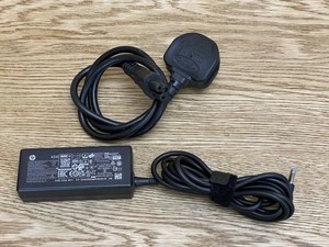 NEU Original HP L25296-002 741727-001 Laptop Netzteil Ladegerät 45 W