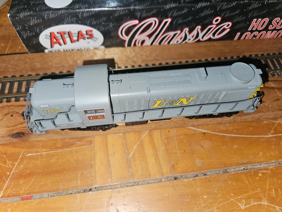 ALCO RS-3 L&N DIESEL, ATLAS, HO GUAGE, RUNS EXCELLENTLY - Image 4 of 4
