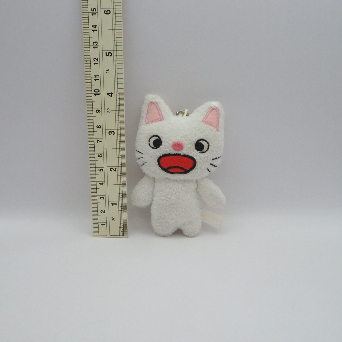 JK18 JUNK White Cat Non-tan Nontan Keychain 4