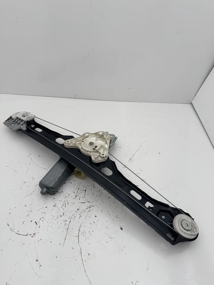 2002 MERCEDES C240 REAR RIGHT DOOR WINDOW REGULATOR OEM 02 03 04 05 06 07 Foto 2 de 4