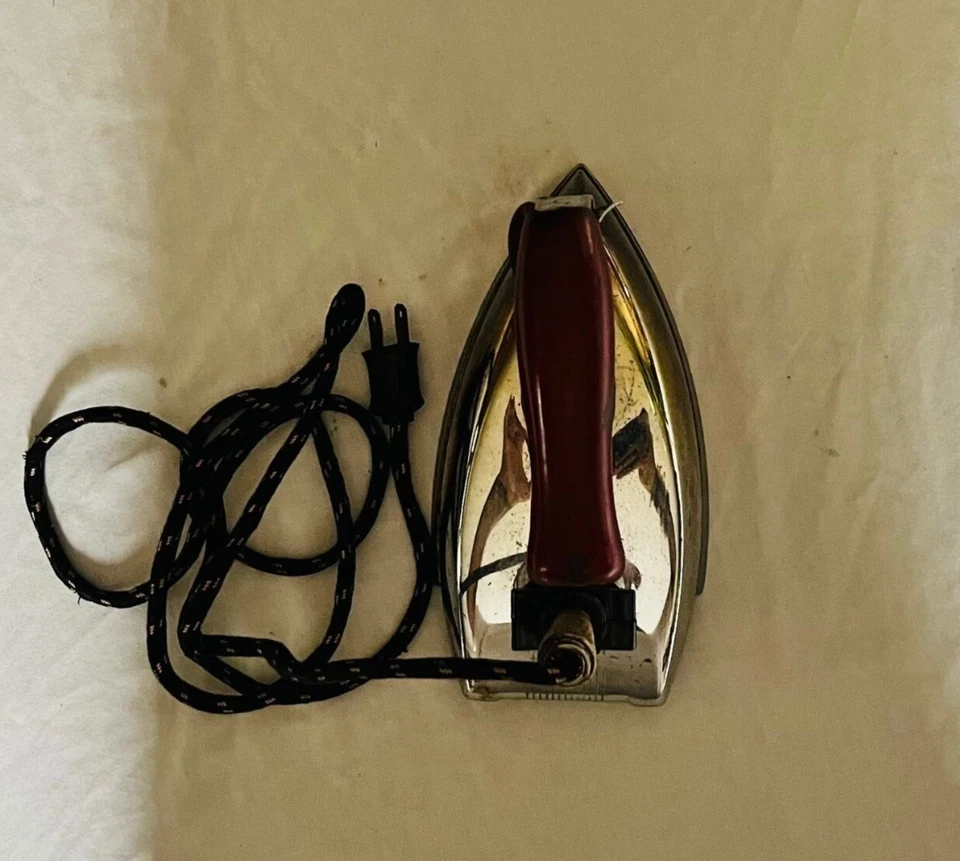 Vintage COLLECTORS WORKS GE General Electric Hotpoint Calrod Iron  - Image 2 of 4