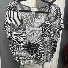 Caren sport Cropped Black And White Top Sz Mecium Multiple Prints