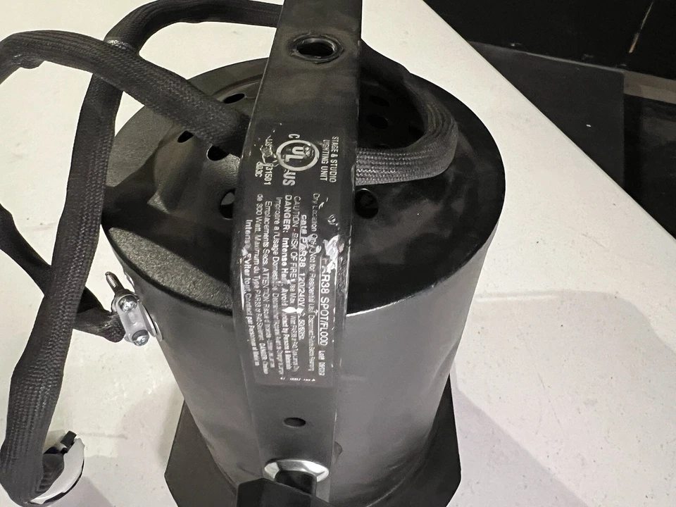 Altman PAR-38 Stage/Studio Lighting Fixture - Image 3 of 4