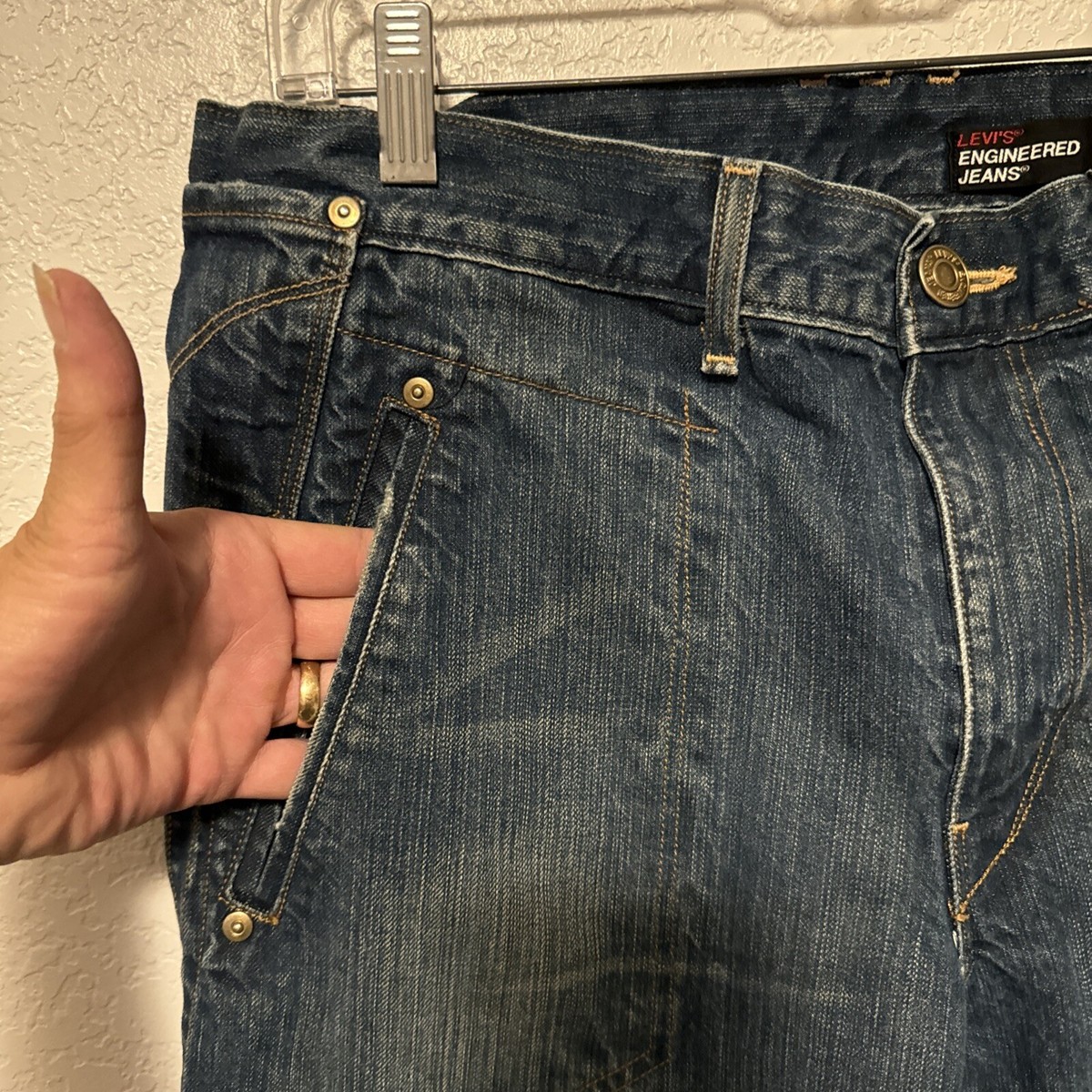 Rare Vintage 2000 LEVI'S Jeans Engineered Twisted W33 L32 Rare Vintage 2000 LEVI'S Jeans Engineered Twisted W33 L32