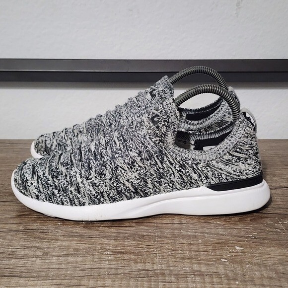 APL Techloom Wave Women's Athletic Running Gym Shoes Size 7.5 Gray