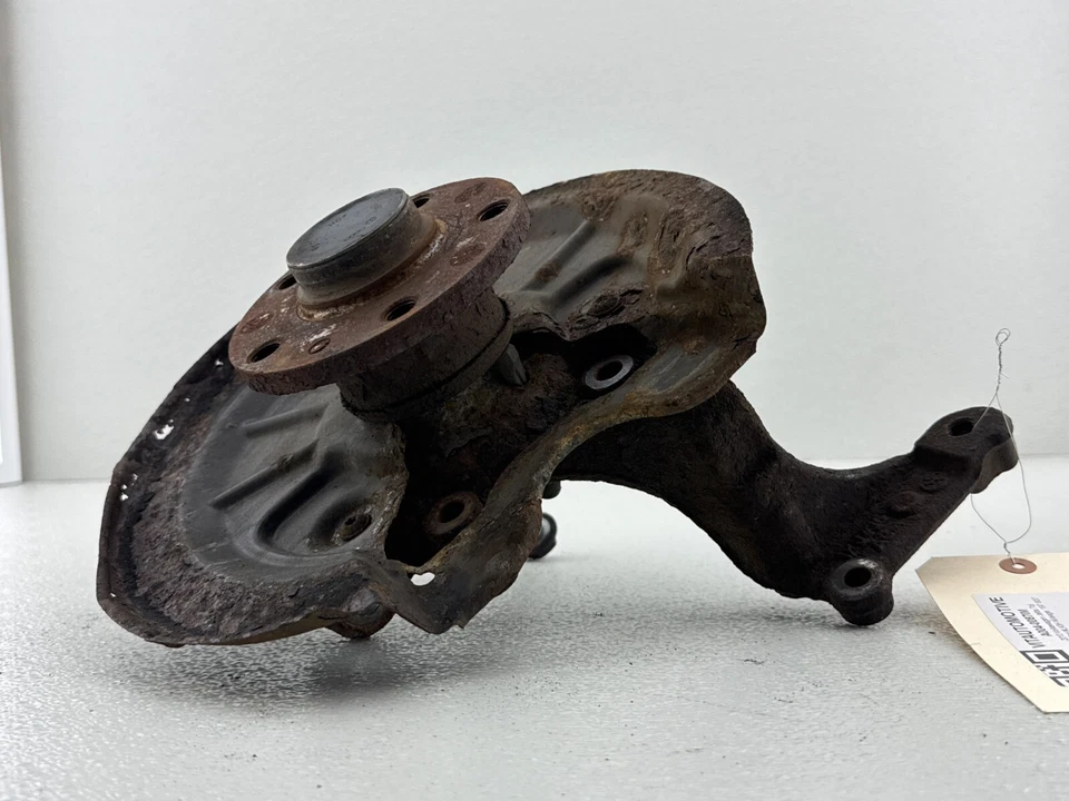 Volkswagen Jetta Sportwagen 2010-2014 eje trasero izquierdo nudillo OEM Foto 3 de 4