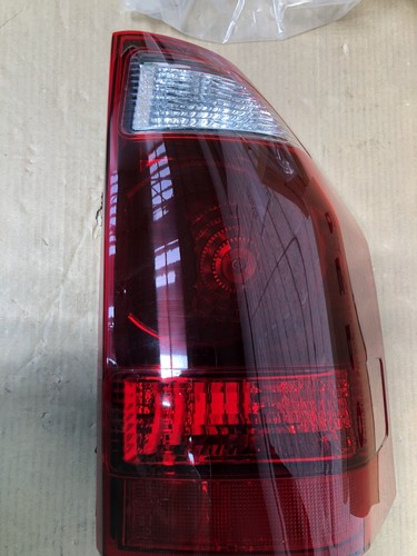 Fanale posteriore destro fanale posteriore per MITSUBISHI PAJERO / SHOGUN MN117798 MN133764 - Foto 3 di 14
