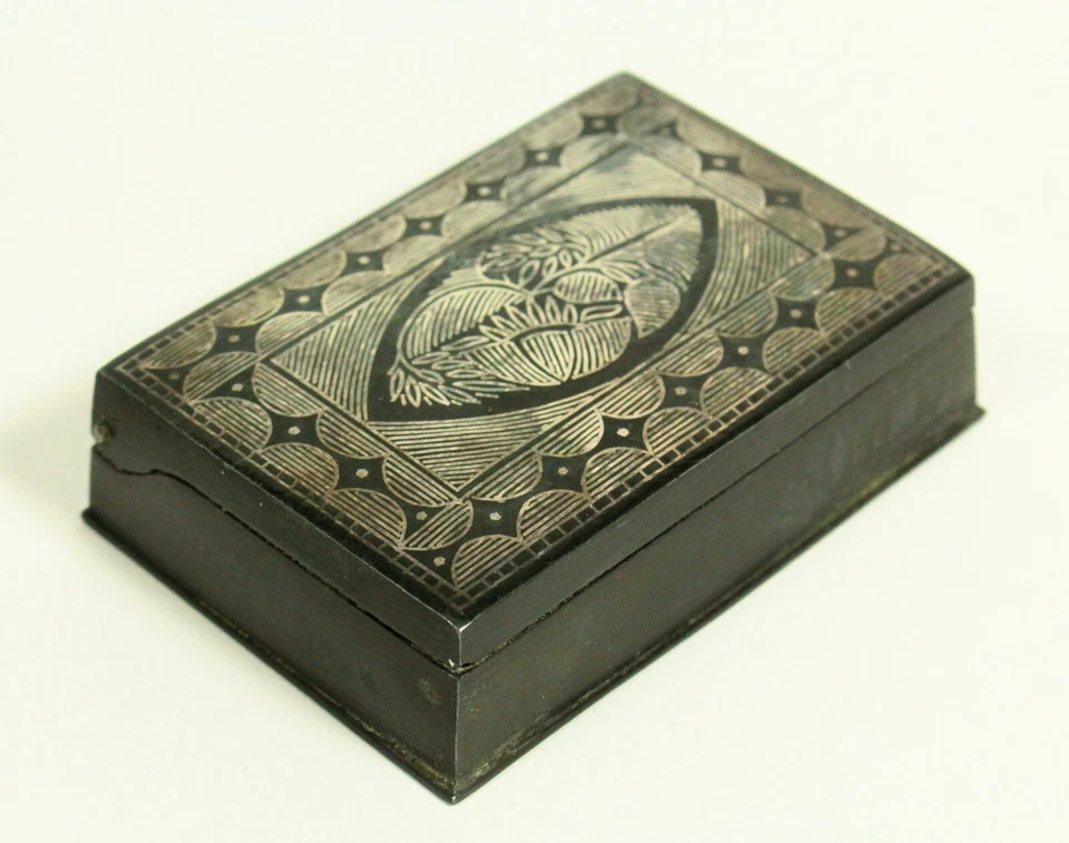 = Antiguo ea. Bidar de trabajo Bidri India Niello de 1900 plata en estaño caja de tabaco Foto 2 de 4