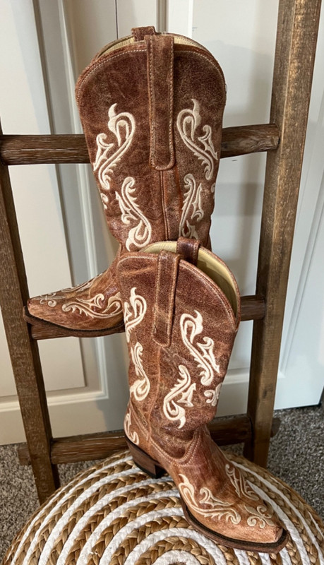 Corral Women's Honey Cortez Boots w/Ivory Embroidered Fleur De Lis R1974 Size 6M