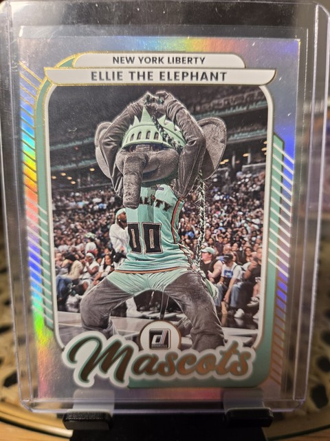 2026 Donruss WNBA Maskottchen SP Ellie The Elephant New York Liberty Insert Card