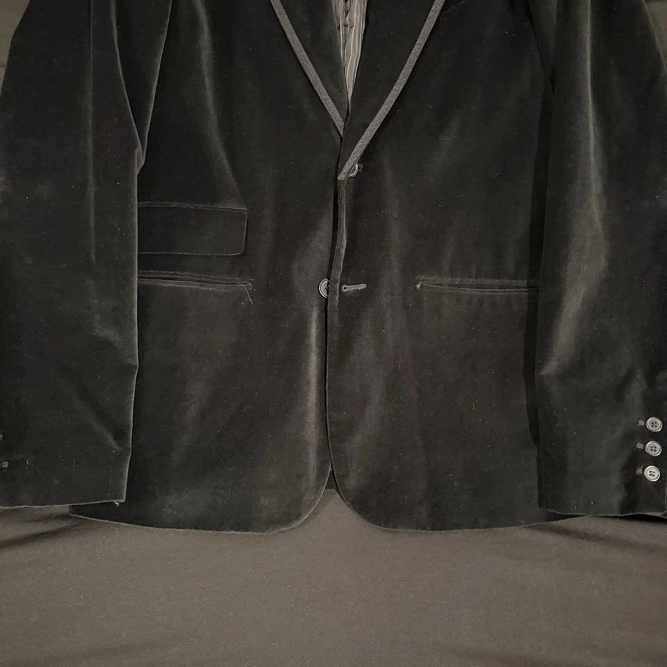GUESS Men’s Black Velvet Blazer Suit Jacket Size XL Two Button - Image 3 of 4