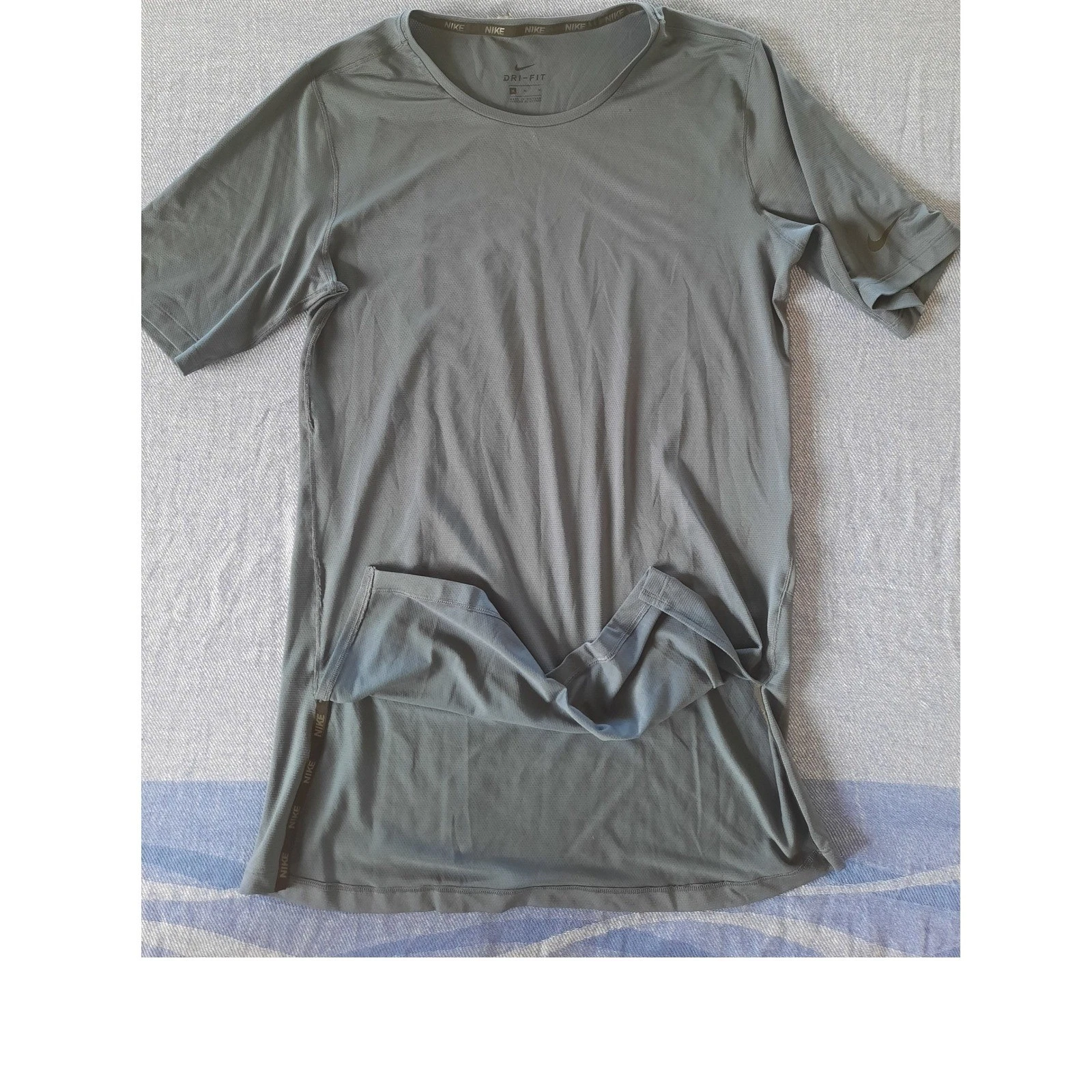 Nike Mens Dri-FIT Mesh Training T-Shirt Gray Short Sleeve Athletic Top Size M