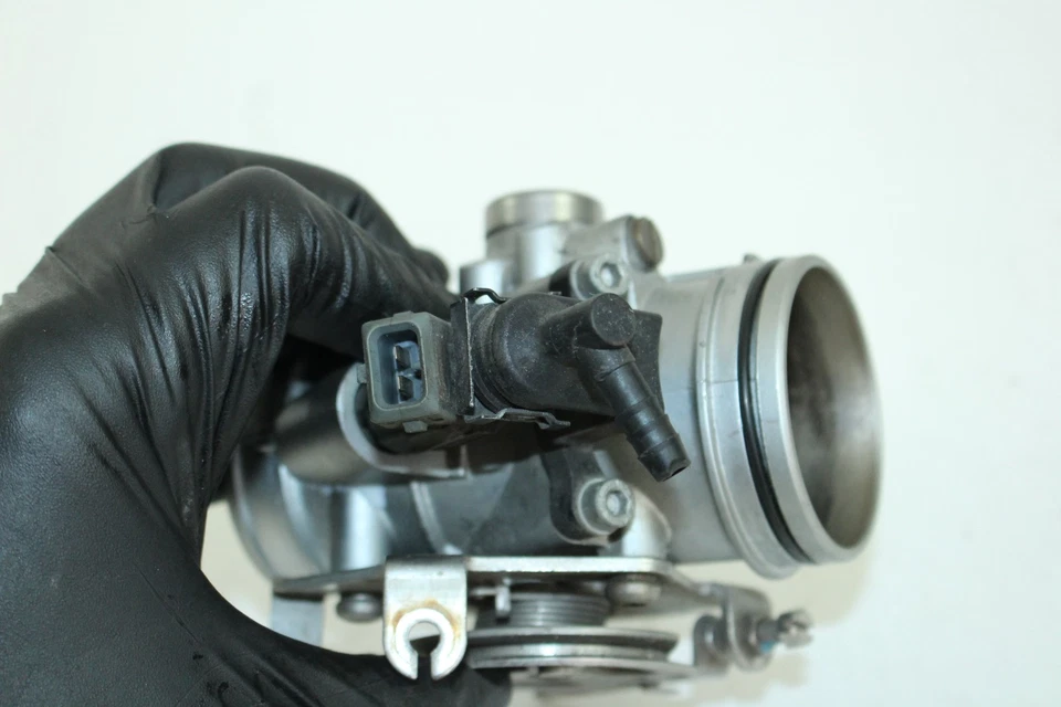 04-05 BMW R1100S 1100S Cuerpo del acelerador con inyector Foto 3 de 4