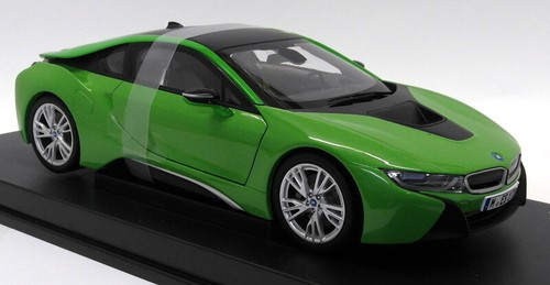 Paragon 1/18 Scale Diecast - PA-97086 BMW i8 Java Green - Picture 2 of 5