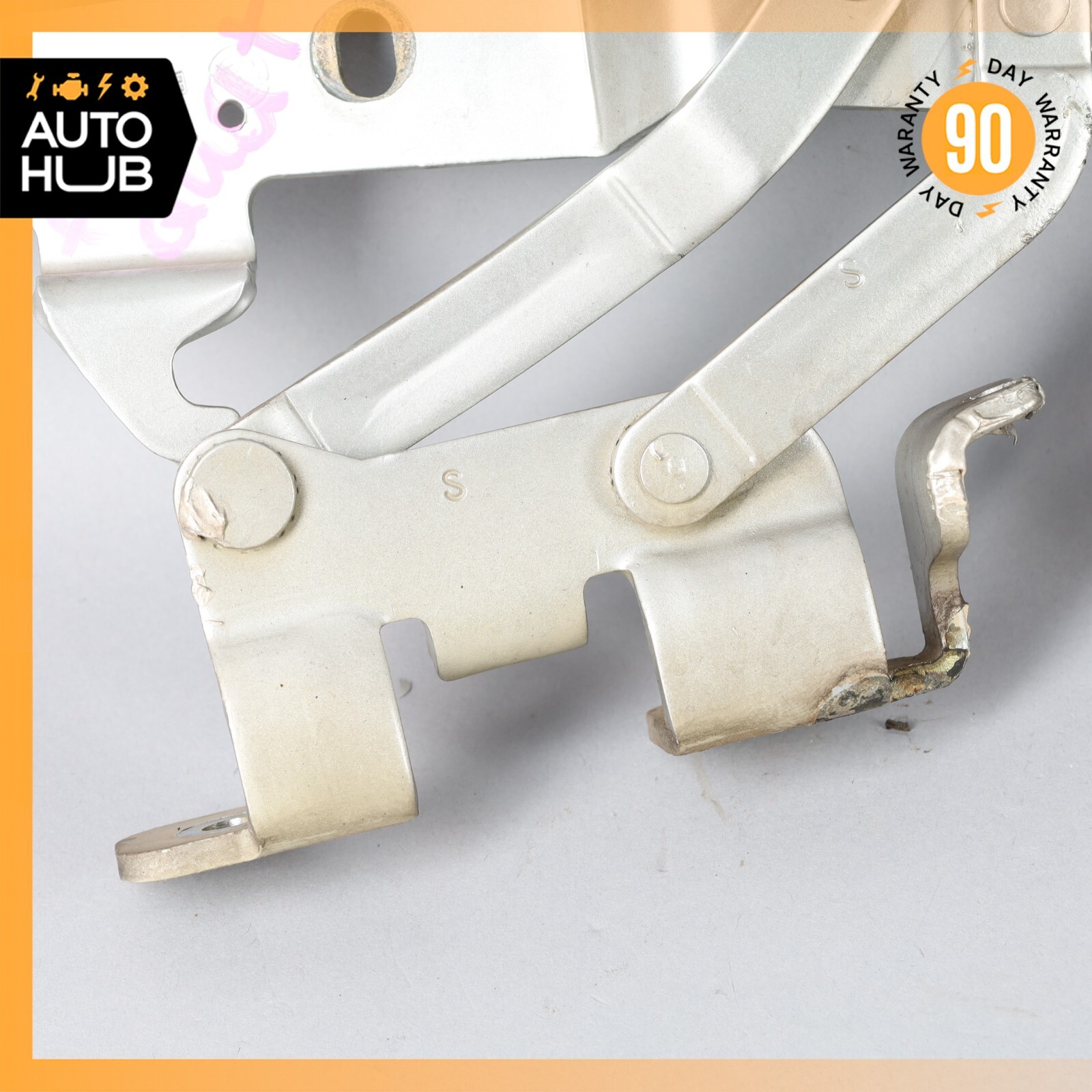 Maserati Quattroporte M139 GranCabrio Hood Hinge Bracket Left and Right Side Set