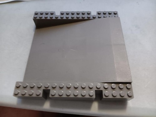 Lego Baseplate Raised Platform 16 x 16 x 2 1/3 Ramp 2642