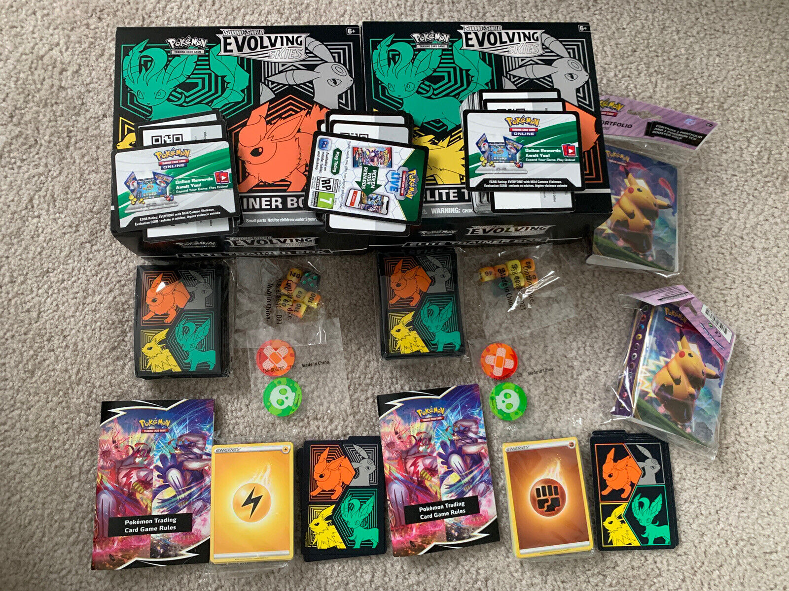  Pokémon TCG: Sword & Shield—Evolving Skies Elite Trainer Box,  Random, Size 6 : Toys & Games