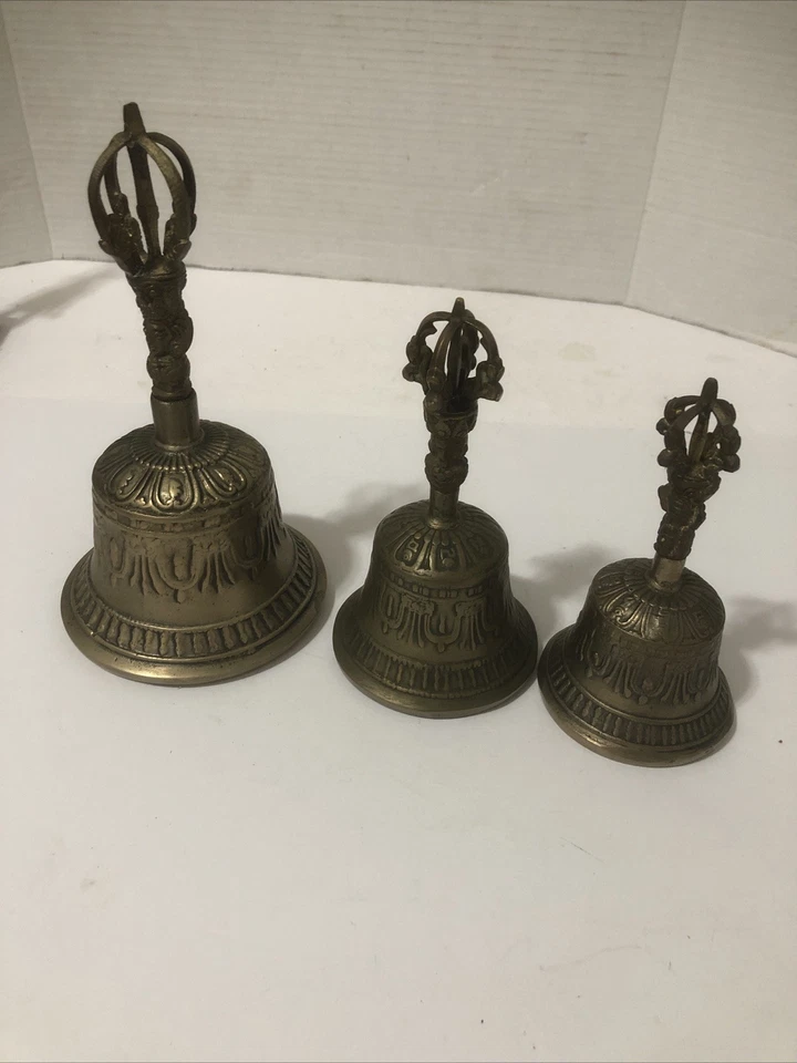 Juego de 3 campanas textuales antiguas de bronce hindúes y tibetanas conocidas como Ghanta Foto 2 de 4