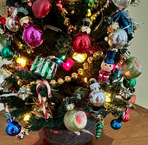 Pre-lit Vintage Decorated Table Christmas Tree 18" - BYERS’ CHOICE SAKS ENHANCED - Picture 9 of 21