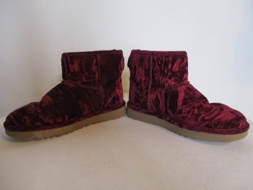 UGG Australia Damen klassische Mini Crushed Velvet Fig Stiefel in Burgund Größe 7 - Bild 3 von 8