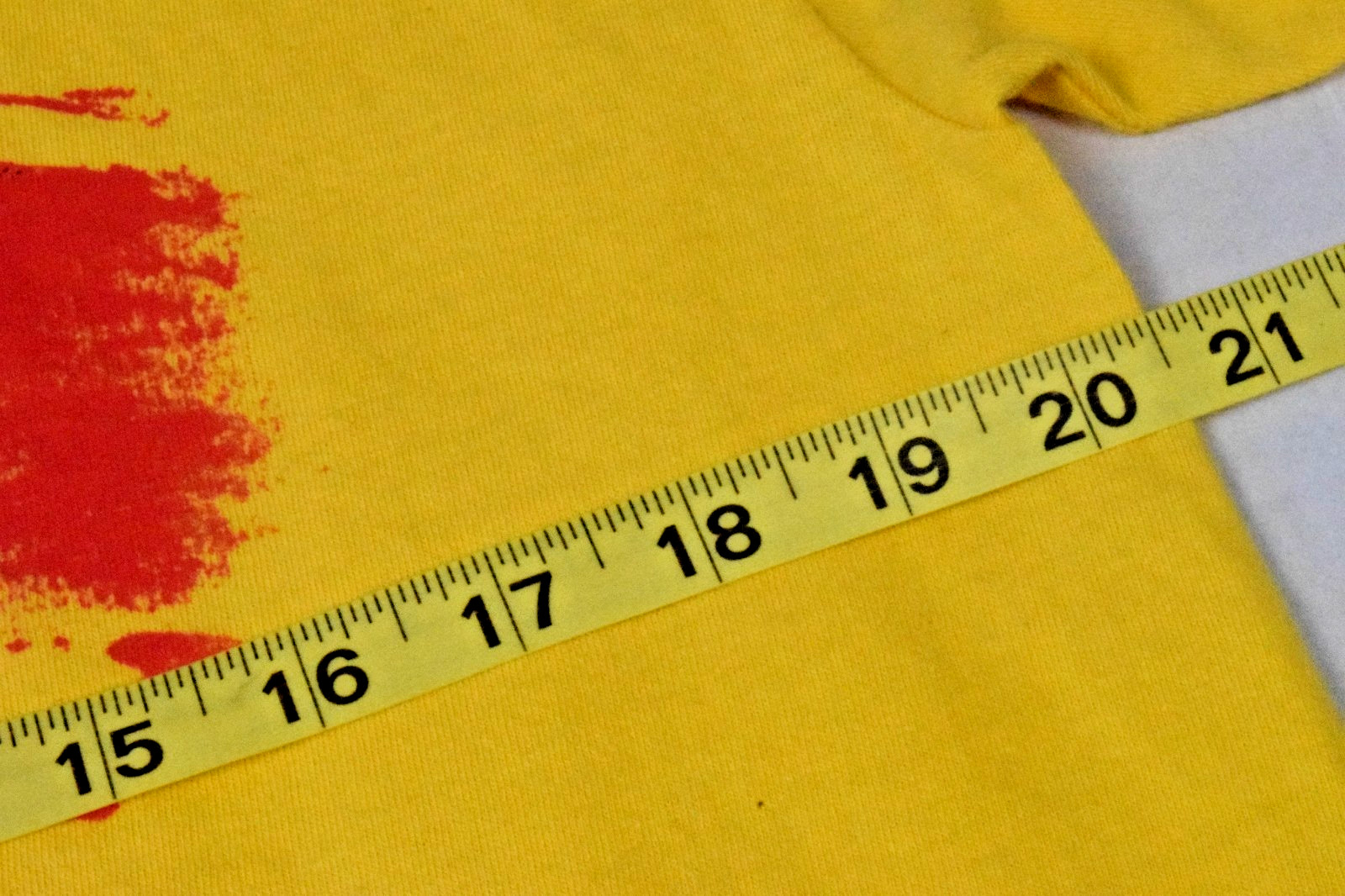 Band T-Shirt Red Hot Chili Peppers Size M Yellow Red Lips Cut Out Collar c.2020 image 5
