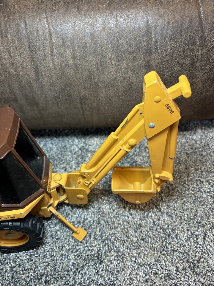 Vintage 1986 Case Metal Construction King Toy 580E 1/16th Scale - Image 2 of 3